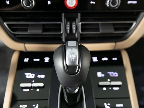 Certified 2024 Porsche Macan S image 27