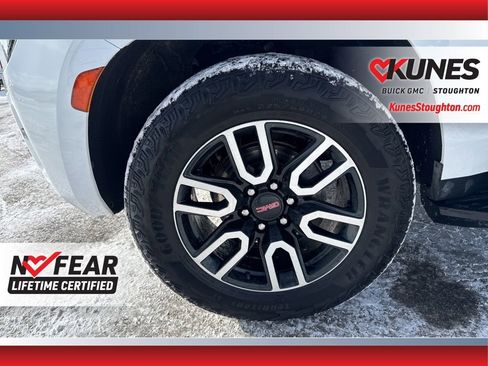 Used 2024 GMC Yukon AT4 AWD/4WD image 16
