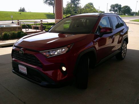 Used 2019 Toyota RAV4 XLE Premium w/ Cold Weather Package AWD/4WD image 2