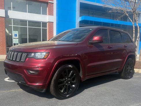 Used 2018 Jeep Grand Cherokee Altitude image 1
