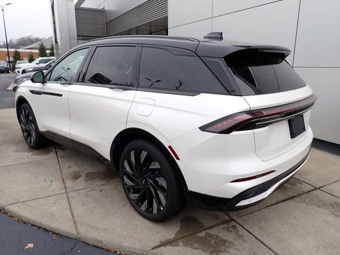 New 2026 Lincoln Nautilus Reserve w/ Jet Appearance Package AWD/4WD image 10