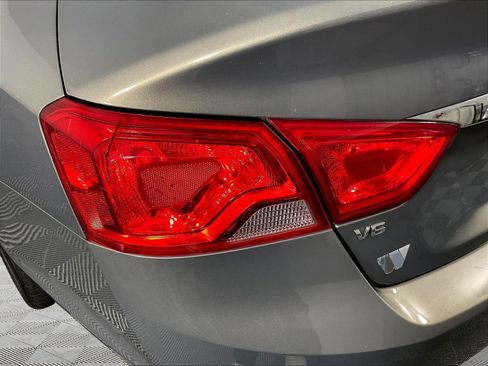 Used 2019 Chevrolet Impala LT FWD image 23