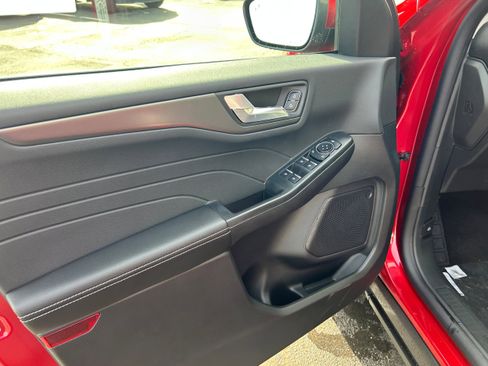 New 2025 Ford Escape SE image 38