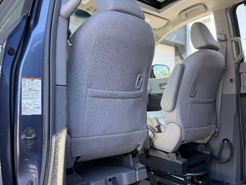 Used 2016 Toyota Sienna XLE FWD image 21