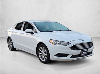 Used 2017 Ford Fusion SE w/ Fusion SE Technology Package video 3