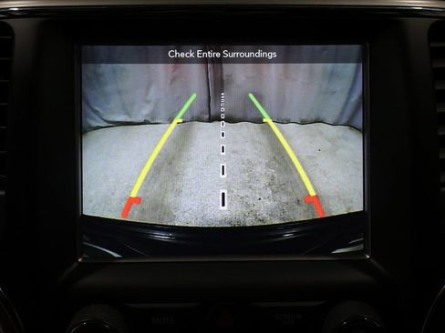 Used 2018 Jeep Grand Cherokee Altitude AWD/4WD image 28