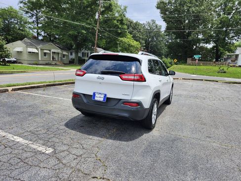 Used 2018 Jeep Cherokee Latitude w/ Mobile Office Group FWD image 15
