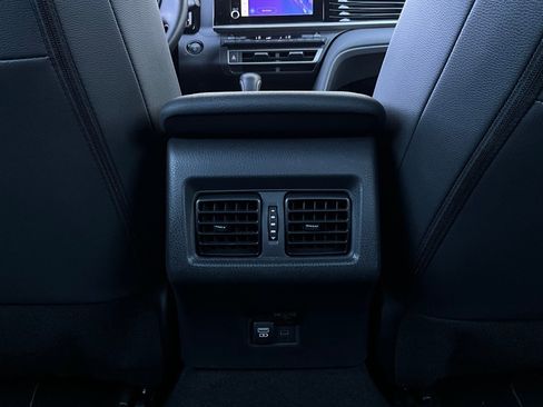 Used 2025 Toyota Camry SE image 13