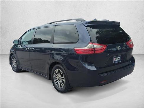 Certified 2019 Toyota Sienna XLE FWD image 7