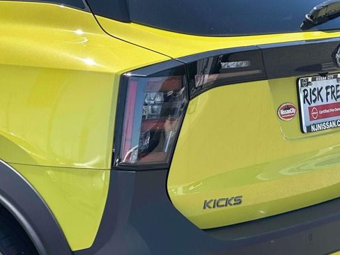 Used 2025 Nissan Kicks SR AWD/4WD image 9