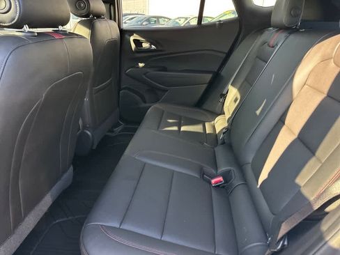 Used 2025 Chevrolet Trax RS w/ Sunroof Package image 12
