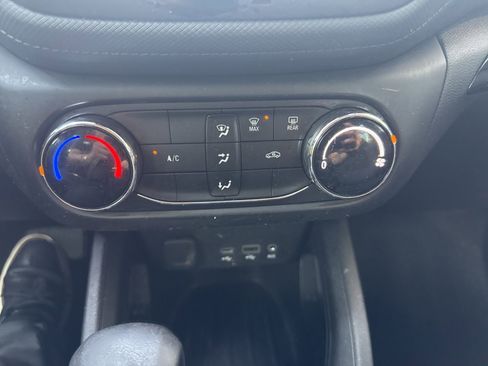 Used 2021 Chevrolet TrailBlazer L FWD image 22