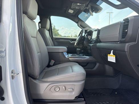 Used 2024 Chevrolet Silverado 1500 LTZ image 31