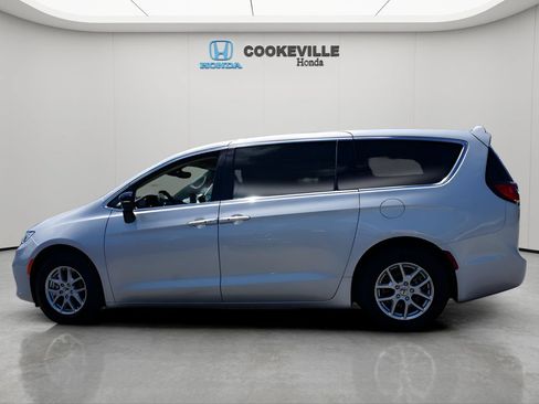 Used 2024 Chrysler Pacifica Touring-L FWD image 10