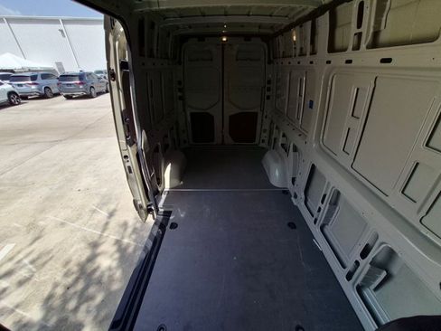 Used 2024 Mercedes-Benz Sprinter 2500 image 21