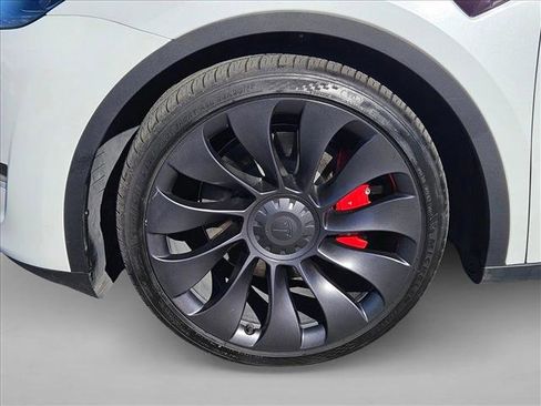 Used 2023 Tesla Model Y Performance image 22