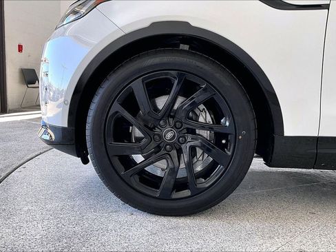 Used 2023 Land Rover Discovery S R-Dynamic image 12