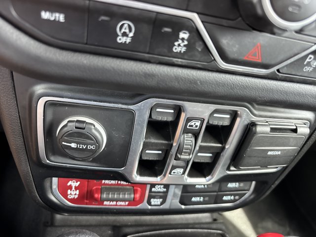 Used 2024 Jeep Wrangler Unlimited Rubicon w/ Technology Group AWD/4WD image 34