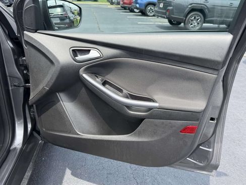 Used 2014 Ford Focus Titanium FWD image 10
