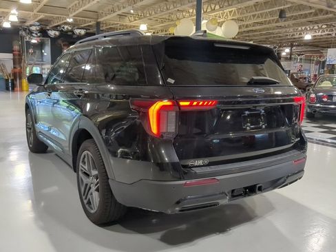 Used 2025 Ford Explorer ST-Line w/ ST-Line Street Pack AWD/4WD image 10