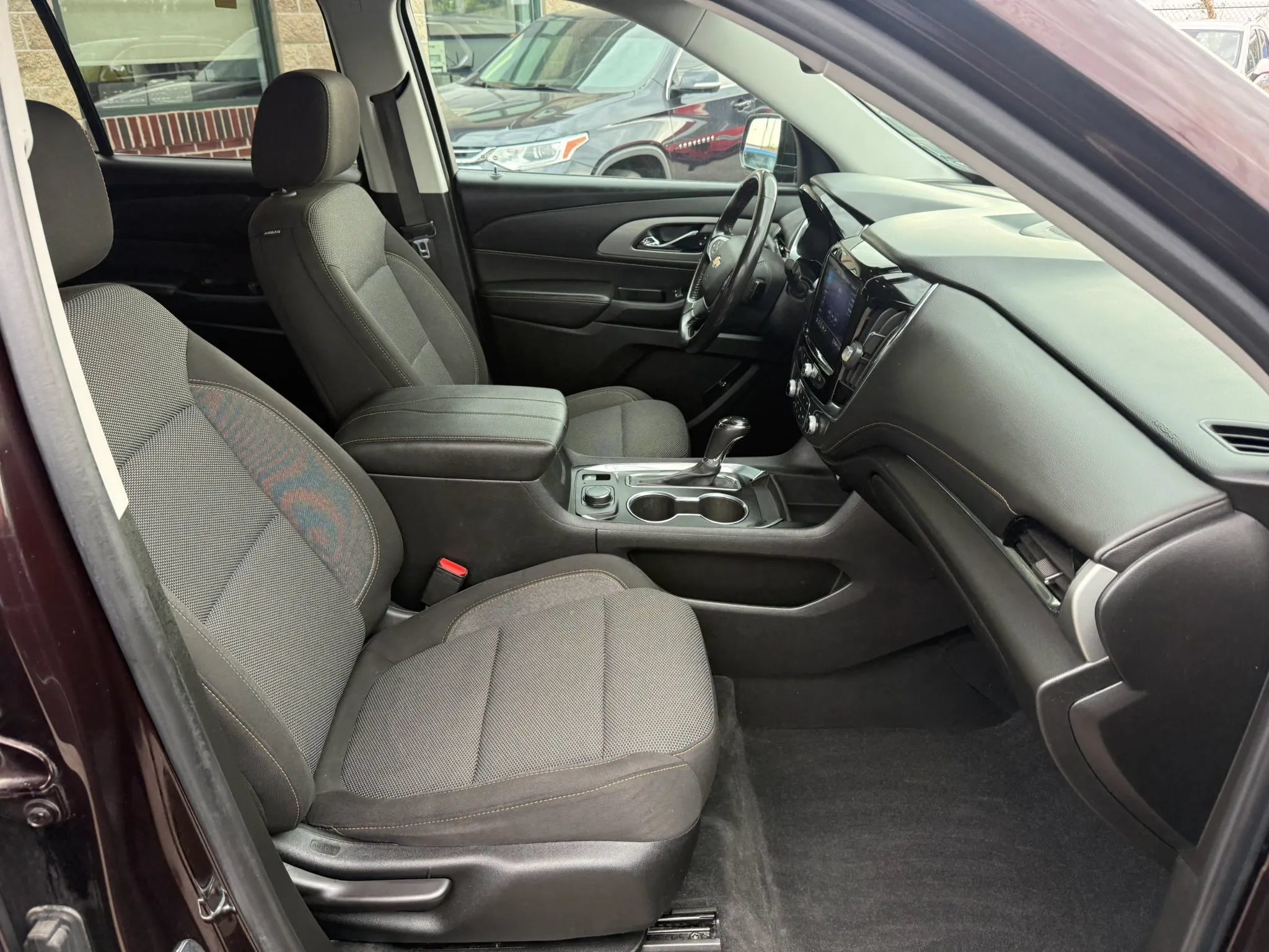 Used 2020 Chevrolet Traverse LT FWD image 34