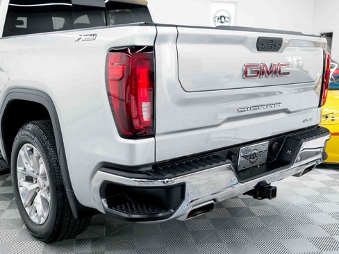 Used 2022 GMC Sierra 1500 SLT w/ SLT Premium Plus Package AWD/4WD image 40