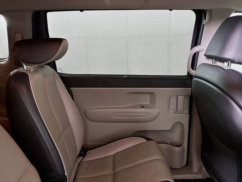 Used 2019 Kia Sedona EX image 25