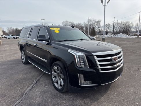 Used 2017 Cadillac Escalade ESV Luxury image 3