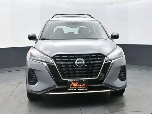 Used 2023 Nissan Kicks SR w/ SR Premium Package image 3