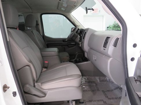 Used 2017 Nissan NV 3500 SV w/ SV Technology Package image 11