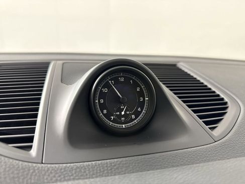 Certified 2023 Porsche Macan AWD/4WD image 29