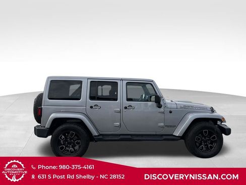 Used 2017 Jeep Wrangler Unlimited Sahara AWD/4WD image 5