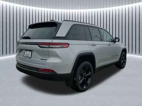 New 2025 Jeep Grand Cherokee Limited w/ Black Appearance Package image 9