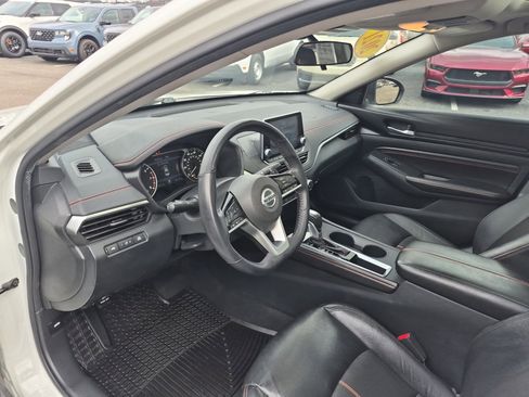 Used 2021 Nissan Altima 2.5 SR w/ SR Premium Package image 13