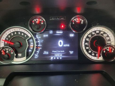 Used 2020 RAM 1500 Classic SLT w/ Luxury Group image 23