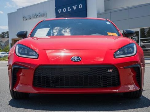 Used 2024 Toyota GR86 RWD image 2