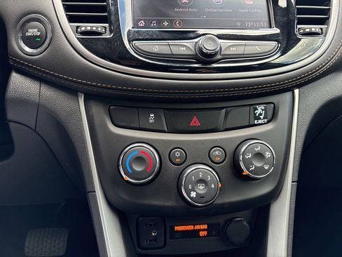 Used 2022 Chevrolet Trax LT w/ Midnight Edition FWD image 29