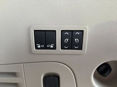 Used 2019 Cadillac Escalade Premium Luxury image 15