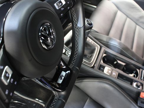 Used 2017 Volkswagen Golf R 4-Door image 25