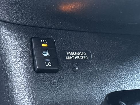 Used 2018 Toyota Prius Prime Plus image 4