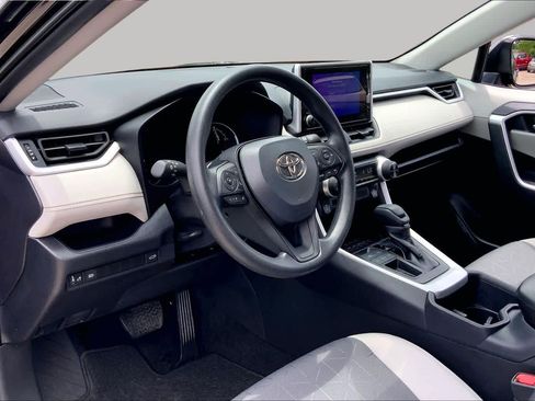 Used 2025 Toyota RAV4 XLE w/ Convenience Package FWD image 18