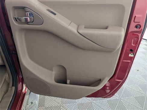 Used 2015 Nissan Frontier SV image 28