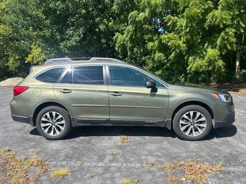 Used 2016 Subaru Outback 2.5i Limited AWD/4WD image 2