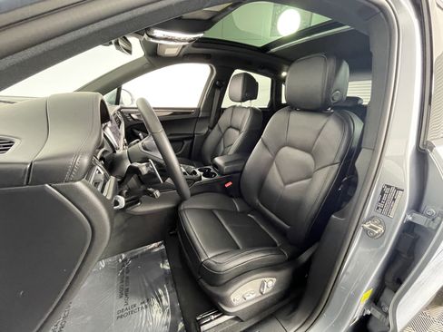 Certified 2026 Porsche Macan AWD/4WD image 5