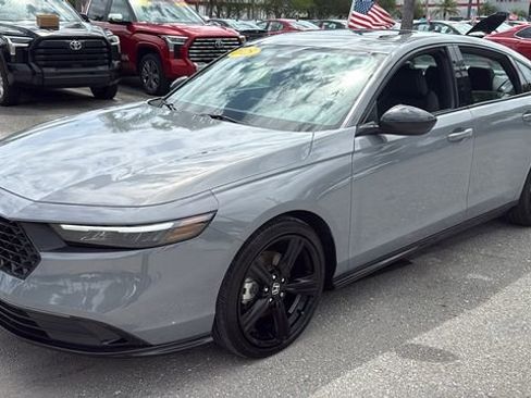Used 2025 Honda Accord Sport image 3