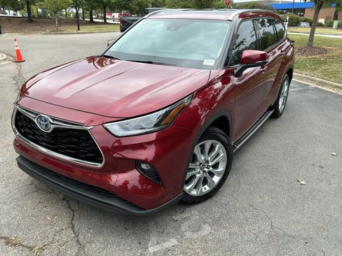 Used 2022 Toyota Highlander Limited FWD image 5