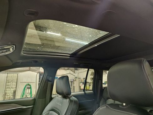 Used 2022 Jeep Grand Cherokee Overland AWD/4WD image 30