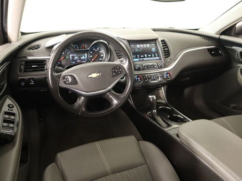 Used 2019 Chevrolet Impala LT FWD image 2