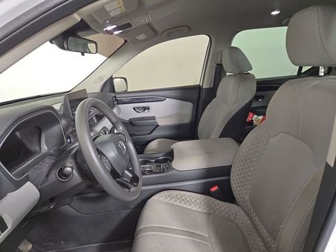 Used 2023 Honda Pilot LX image 13