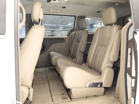 Used 2013 Chrysler Town & Country Touring FWD image 26
